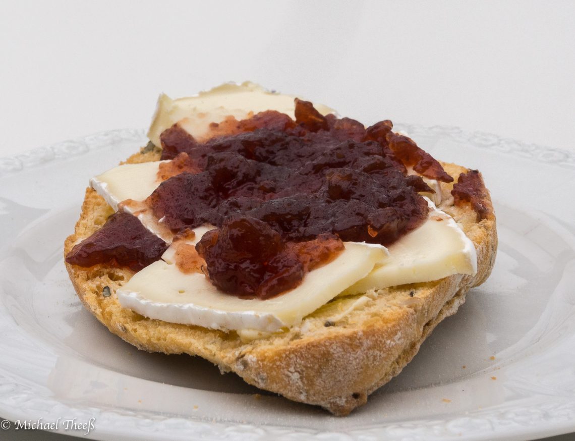 Brötchen mit Käse und Marmelade – Fotogruppe BS