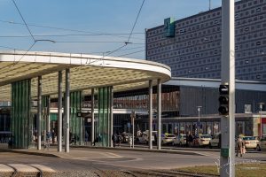 am Hauptbahnhof (Petra)